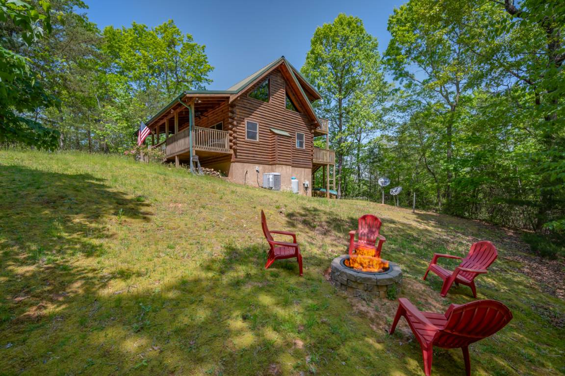 190 M² Cabin ∙ 2 Bedrooms ∙ 8 Guests - Lake Lure, NC