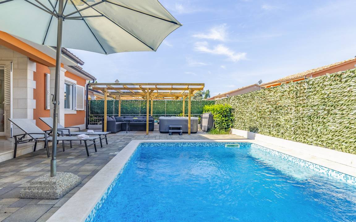116 M² Villa ∙ 3 Bedrooms ∙ 6 Guests - Pula