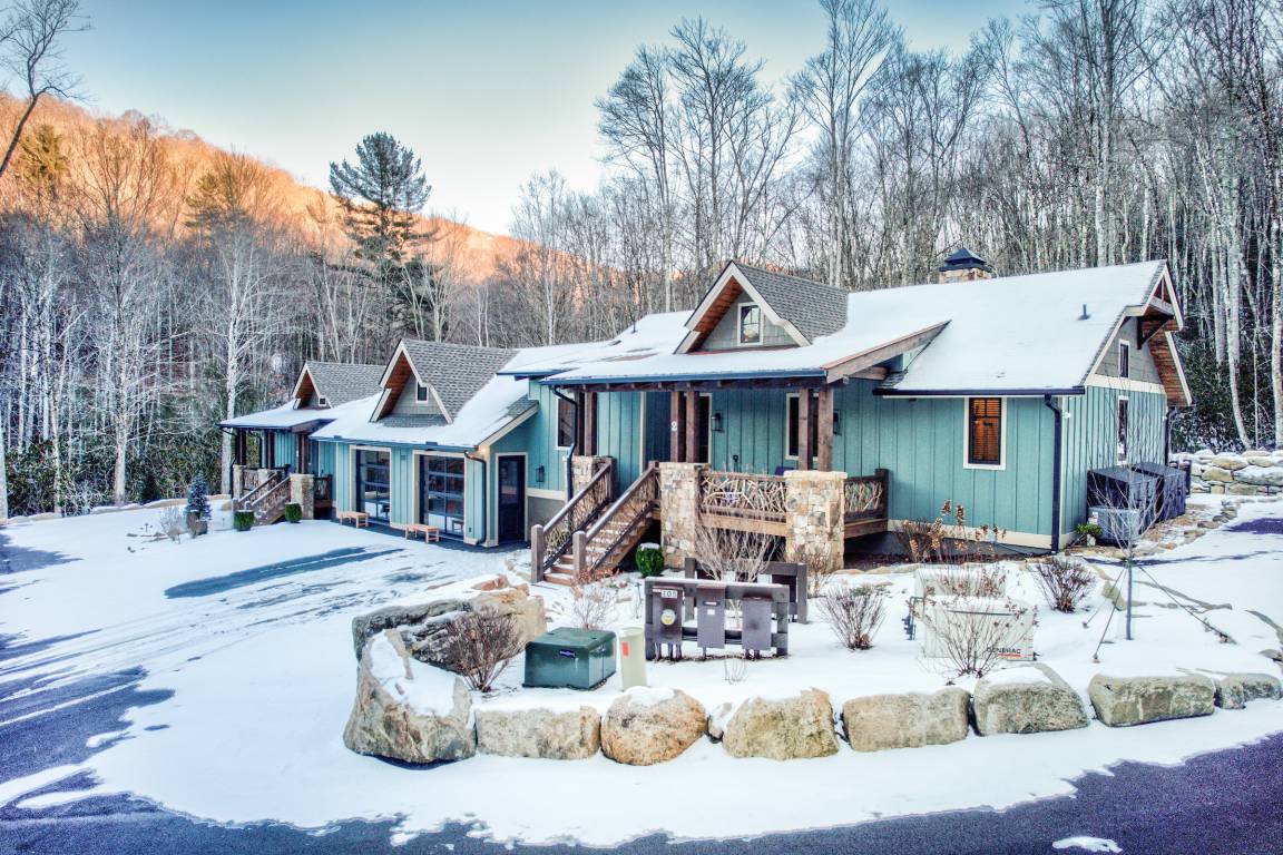 Cabin ∙ 8 Bedrooms ∙ 24 Guests - North Carolina