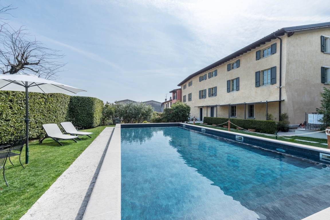 70 M² Appartamento Vacanza ∙ 1 Camera Da Letto ∙ 4 Ospiti - Gardone Riviera