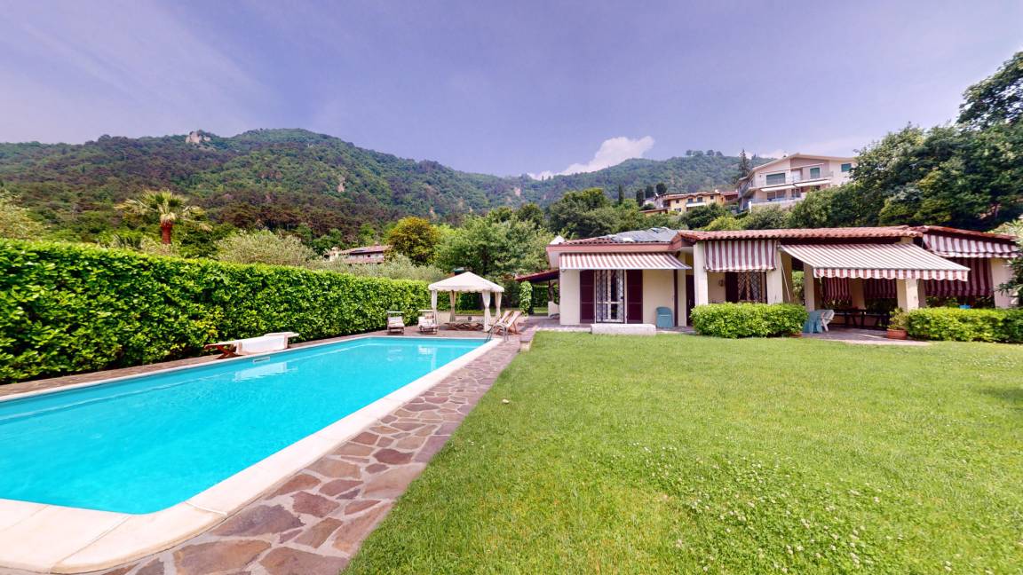 120 M² Villa ∙ 2 Bedrooms ∙ 6 Guests - Gardone Riviera