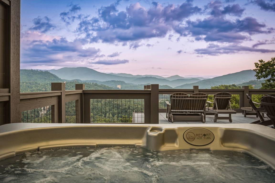 335 M² House ∙ 5 Bedrooms ∙ 14 Guests - Gatlinburg, TN