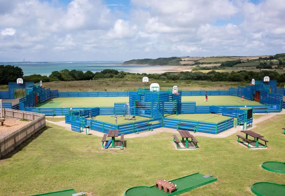 80 M² Chalet ∙ 2 Bedrooms ∙ 4 Guests - Isle of Wight