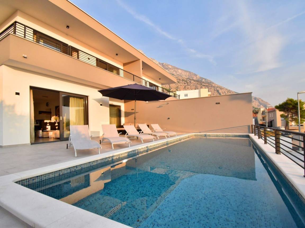 250 M² House ∙ 3 Bedrooms ∙ 9 Guests - Makarska