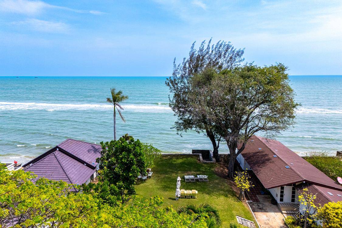 300 M² Villa ∙ 6 Bedrooms ∙ 12 Guests - Hua Hin