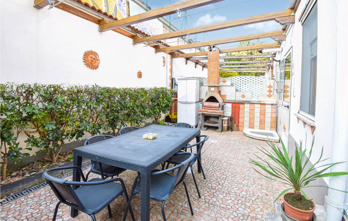 Spaziosa casa a Benevento con terrazza, barbecue e giardino