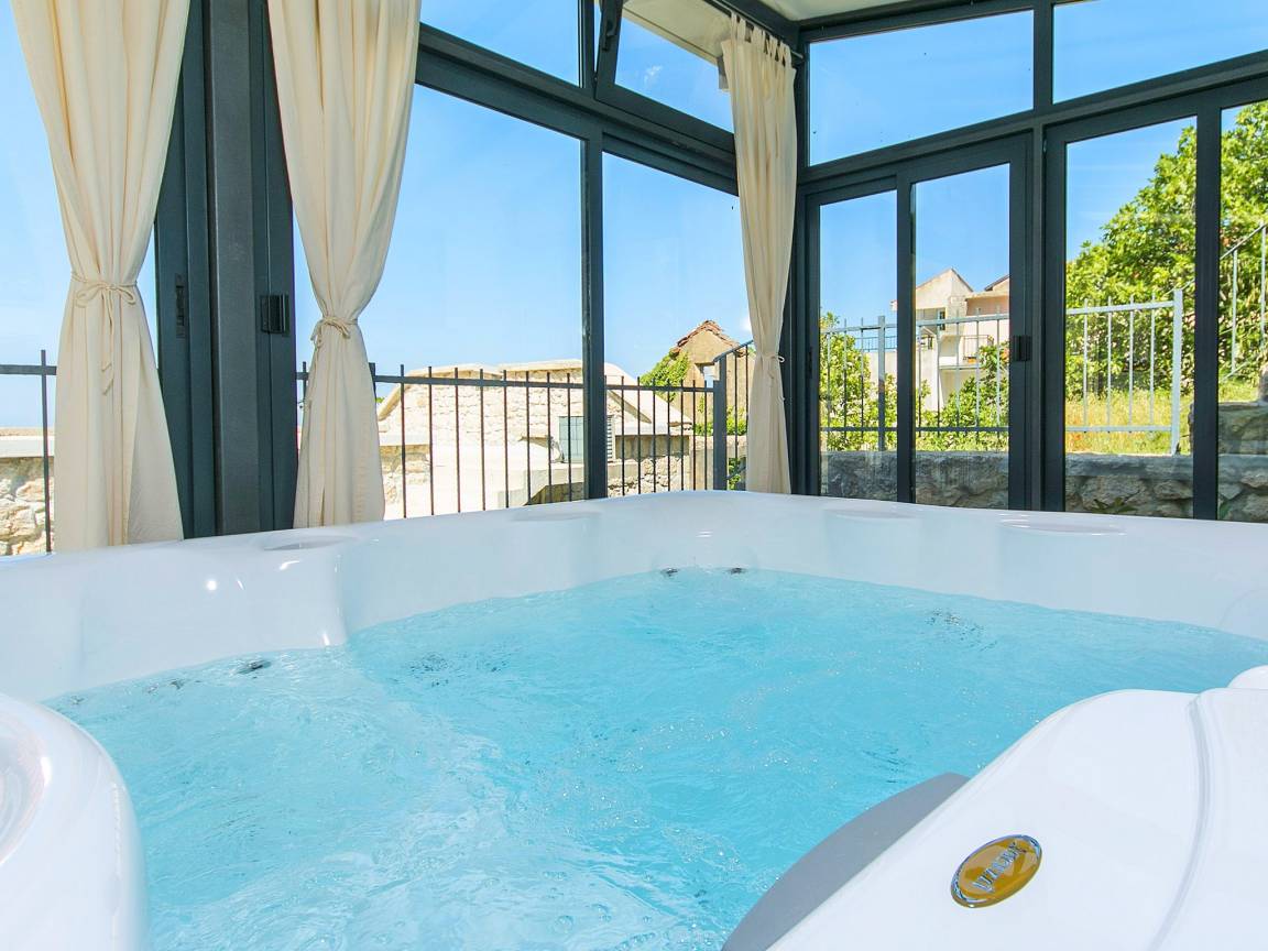 218 M² Ferienhaus ∙ 3 Schlafzimmer ∙ 5 Gäste - Tučepi