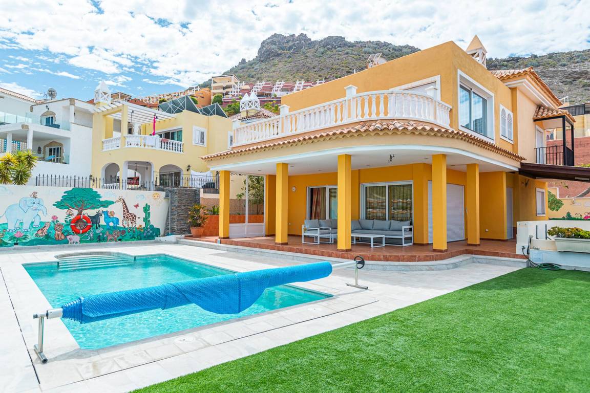 408 M² Villa ∙ 4 Bedrooms ∙ 8 Guests - Costa Adeje