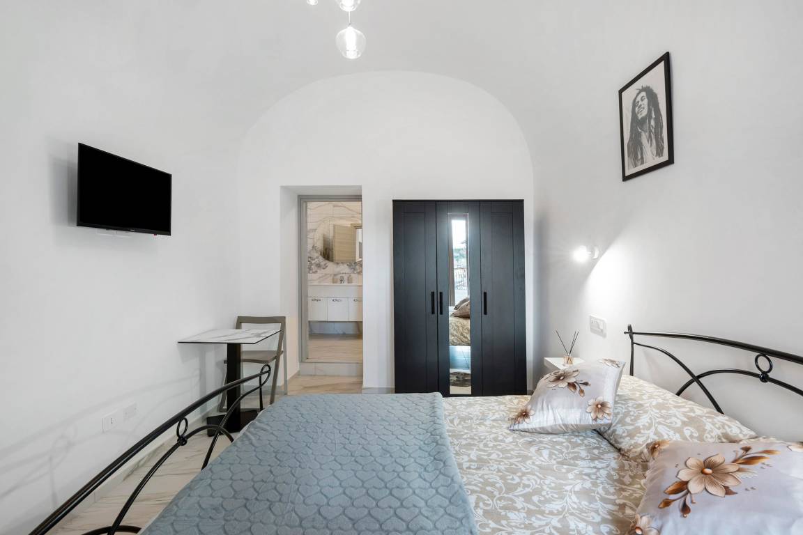 Luna Room with Private Bathroom and Mountain View