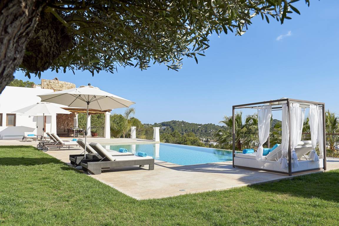 Villa ∙ 4 Bedrooms ∙ 8 Guests - Ibiza