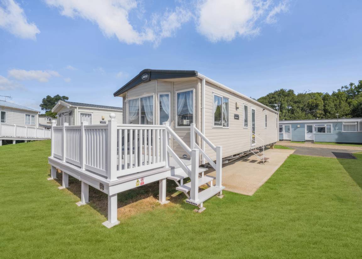 Caravan ∙ 3 Bedrooms ∙ 8 Guests - East Sussex