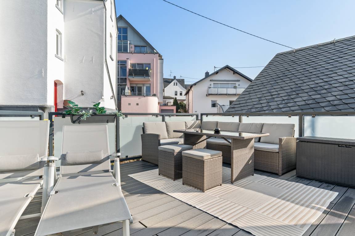 300 M² Ferienhaus ∙ 6 Schlafzimmer ∙ 24 Gäste - Montabaur
