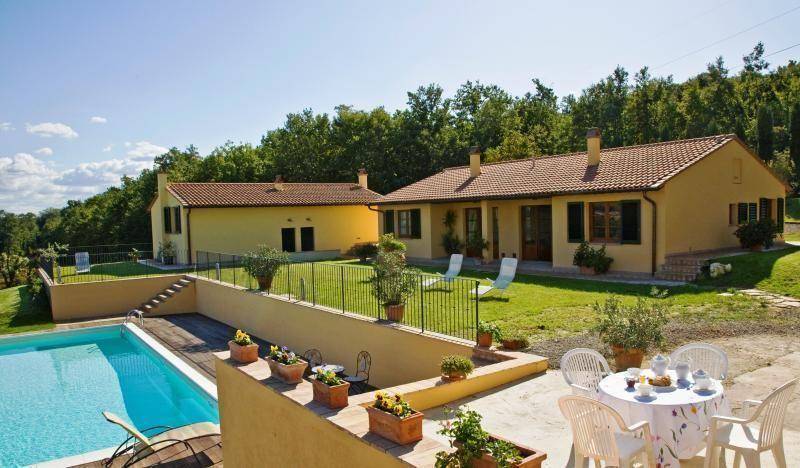 Appartamento a Gambassi Terme con piscina, giardino e terrazza