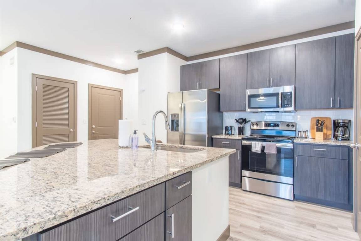 Apartment ∙ 2 Bedrooms ∙ 4 Guests - Louisville, KY