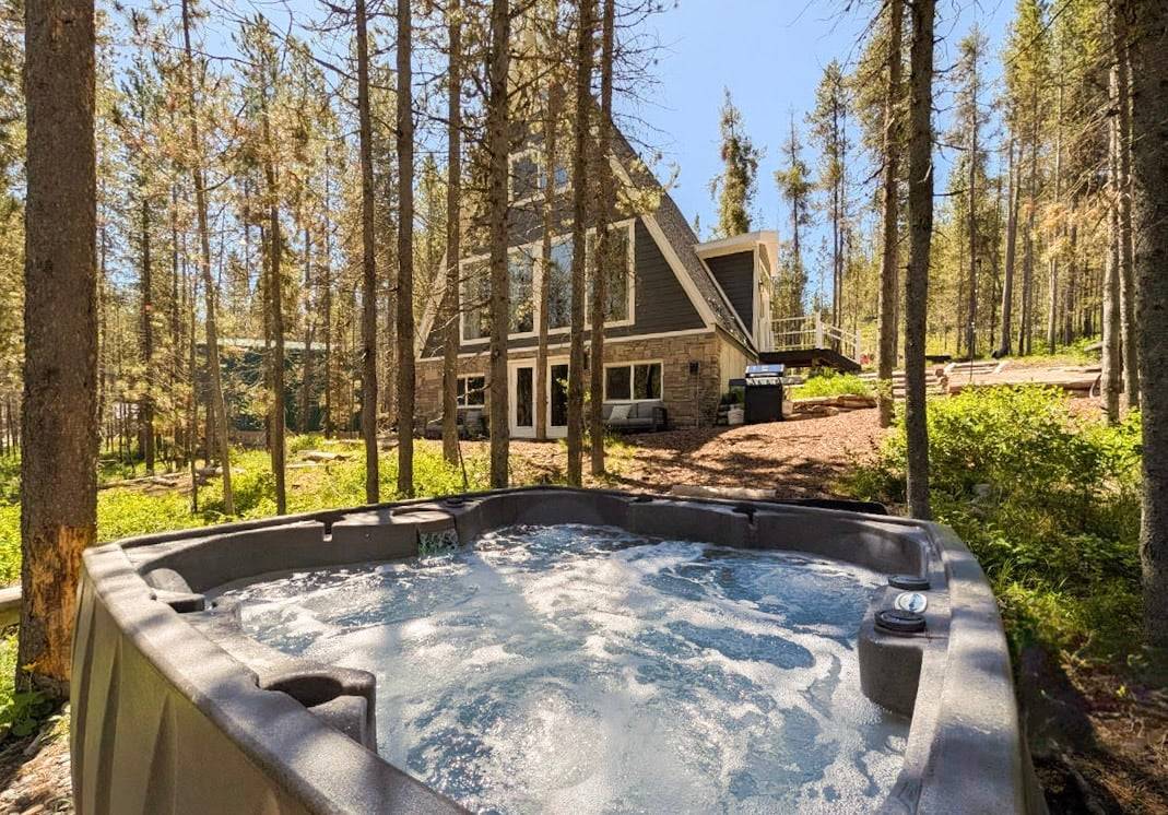Cabin ∙ 5 Bedrooms ∙ 13 Guests - Idaho