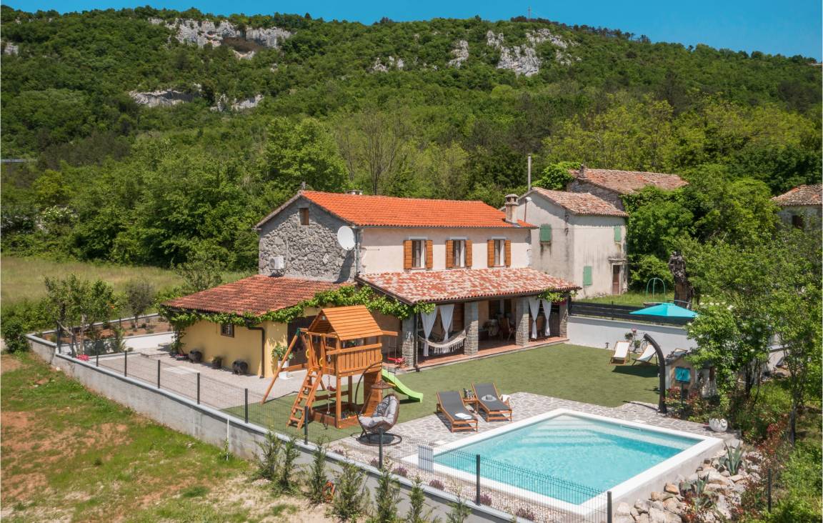 110 M² Ferienhaus ∙ 2 Schlafzimmer ∙ 6 Gäste - Buzet