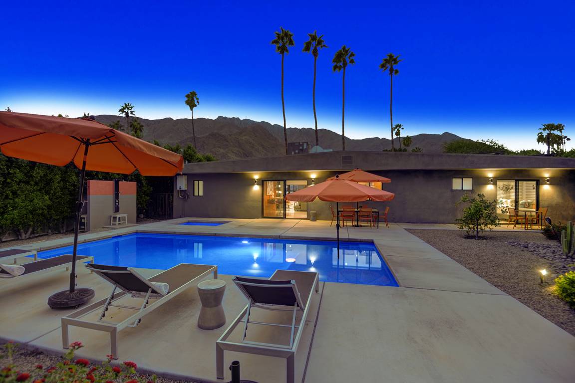 195 M² House ∙ 4 Bedrooms ∙ 8 Guests - Palm Springs, CA