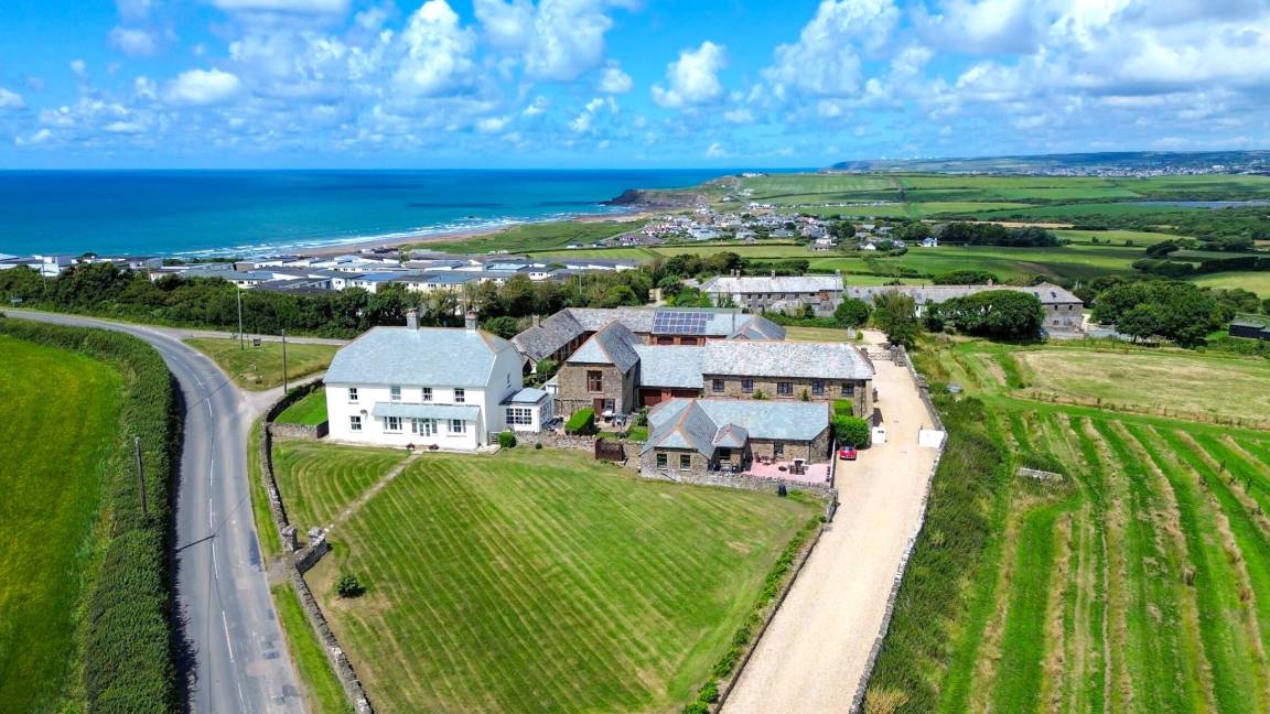 140 M² Cottage ∙ 2 Bedrooms ∙ 4 Guests - Crackington Haven