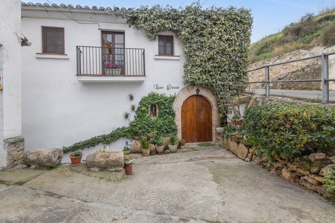 150 M² Chalet ∙ 4 Bedrooms ∙ 8 Guests - Catalonia