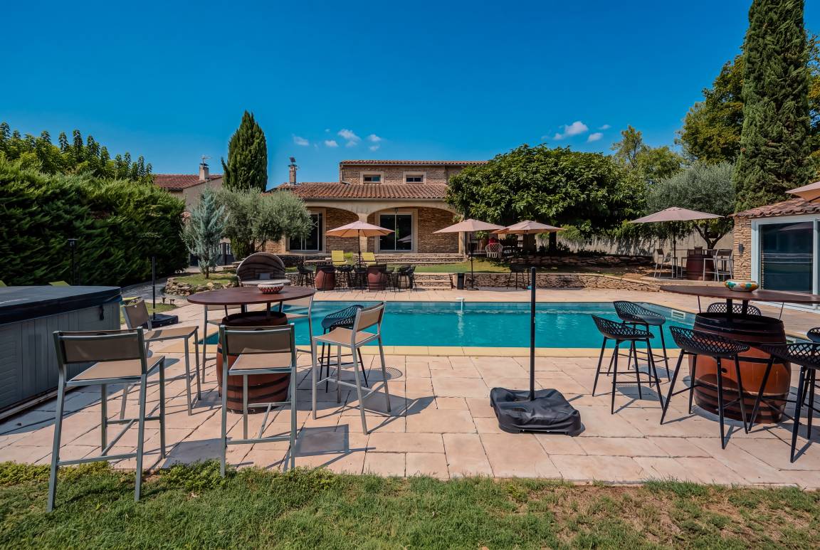 200 M² Villa ∙ 3 Bedrooms ∙ 6 Guests - Avignon