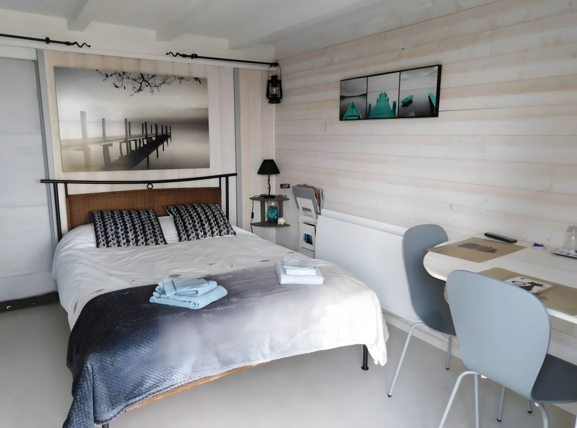 13 M² Chambre D'hôtes ∙ 1 Chambre ∙ 2 Personnes - Lac de Paladru