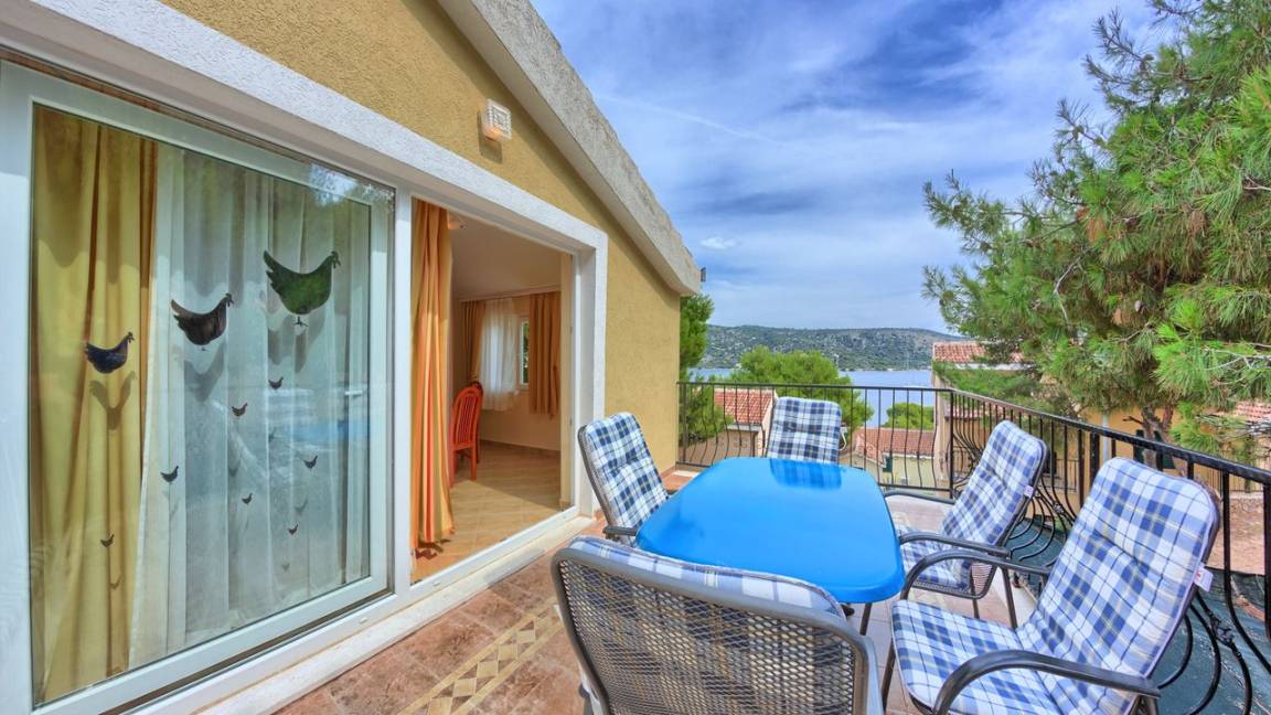 88 M² Apartment ∙ 3 Bedrooms ∙ 7 Guests - Primošten
