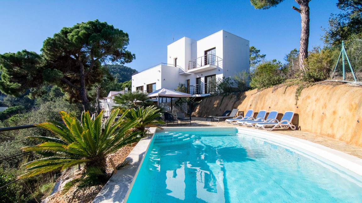 125 M² Villa ∙ 5 Slaapkamers ∙ 8 Gasten - Lloret de Mar