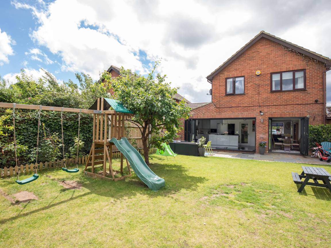149 M² Maison De Vacances ∙ 4 Chambres ∙ 8 Personnes - Slough