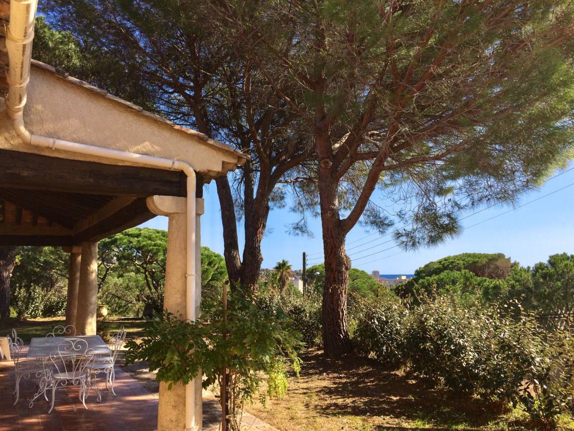 150 M² Maison De Vacances ∙ 4 Chambres ∙ 8 Personnes - Sainte-Maxime