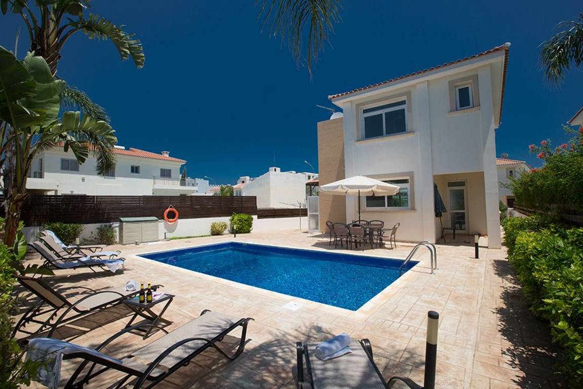Villa ∙ 3 Bedrooms ∙ 7 Guests - Ayia Napa