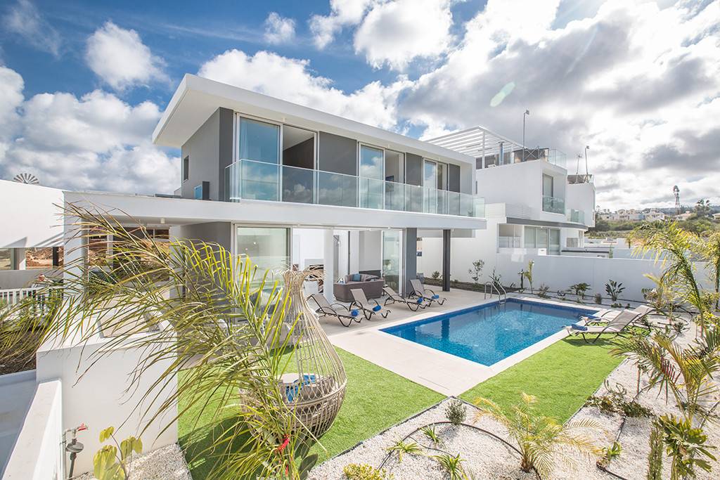 150 M² Villa ∙ 3 Bedrooms ∙ 8 Guests - Protaras