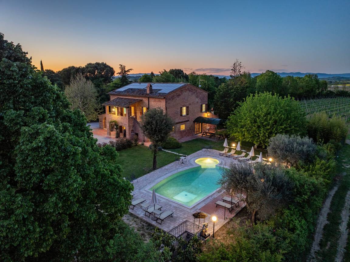 350 M² Villa ∙ 7 Habitaciones ∙ 14 Huéspedes - Montepulciano