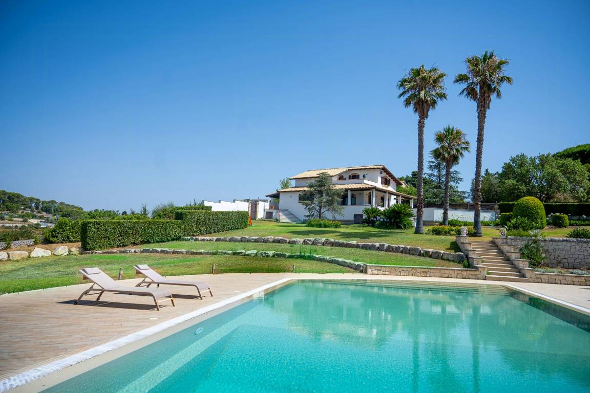 150 M² House ∙ 2 Bedrooms ∙ 5 Guests - Avola