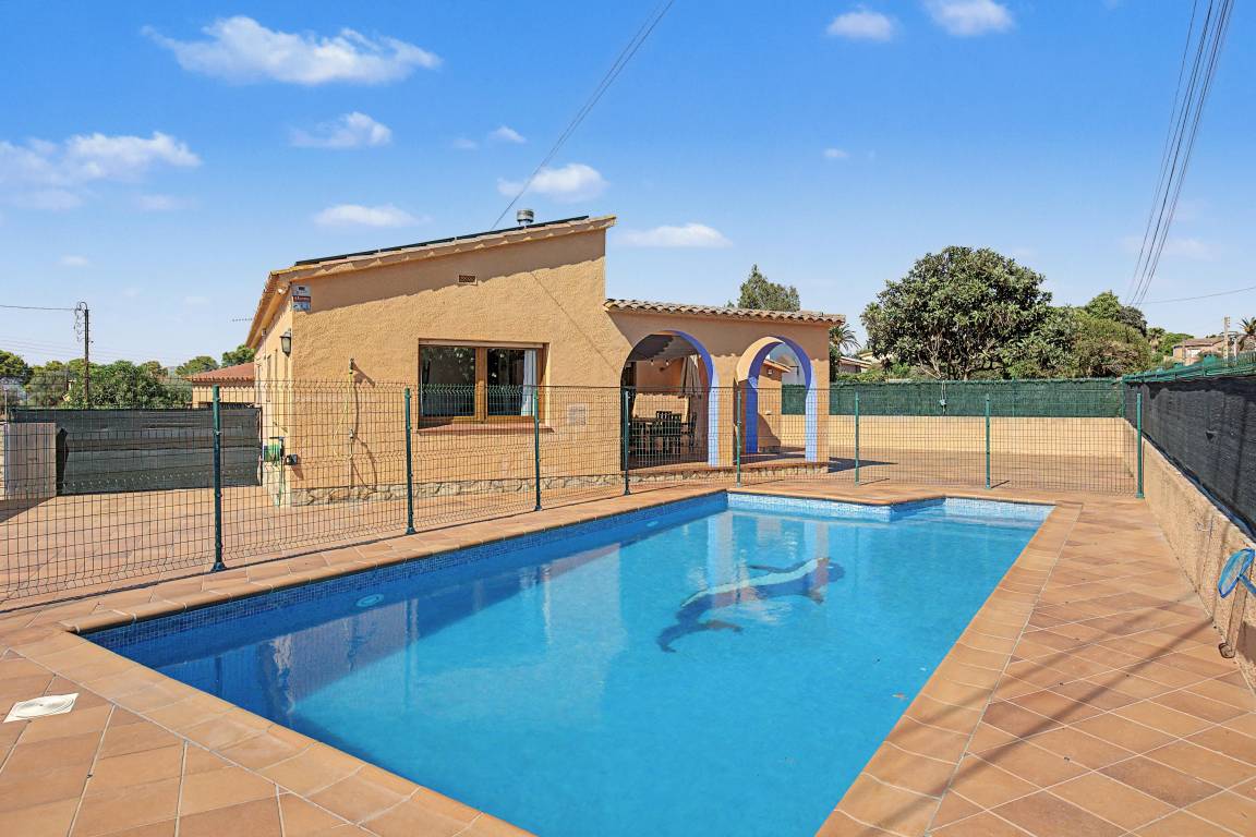 150 M² Villa ∙ 3 Bedrooms ∙ 8 Guests - Pals