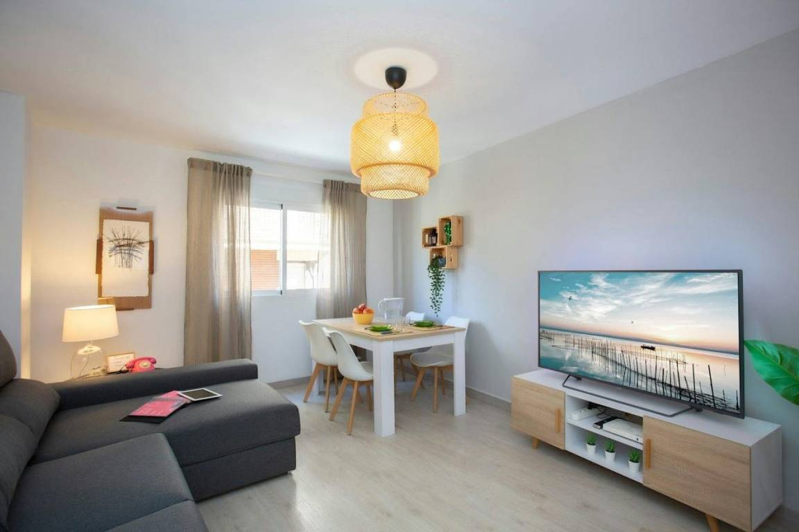 91 M² Apartamento ∙ 3 Habitaciones ∙ 5 Huéspedes - Valencia