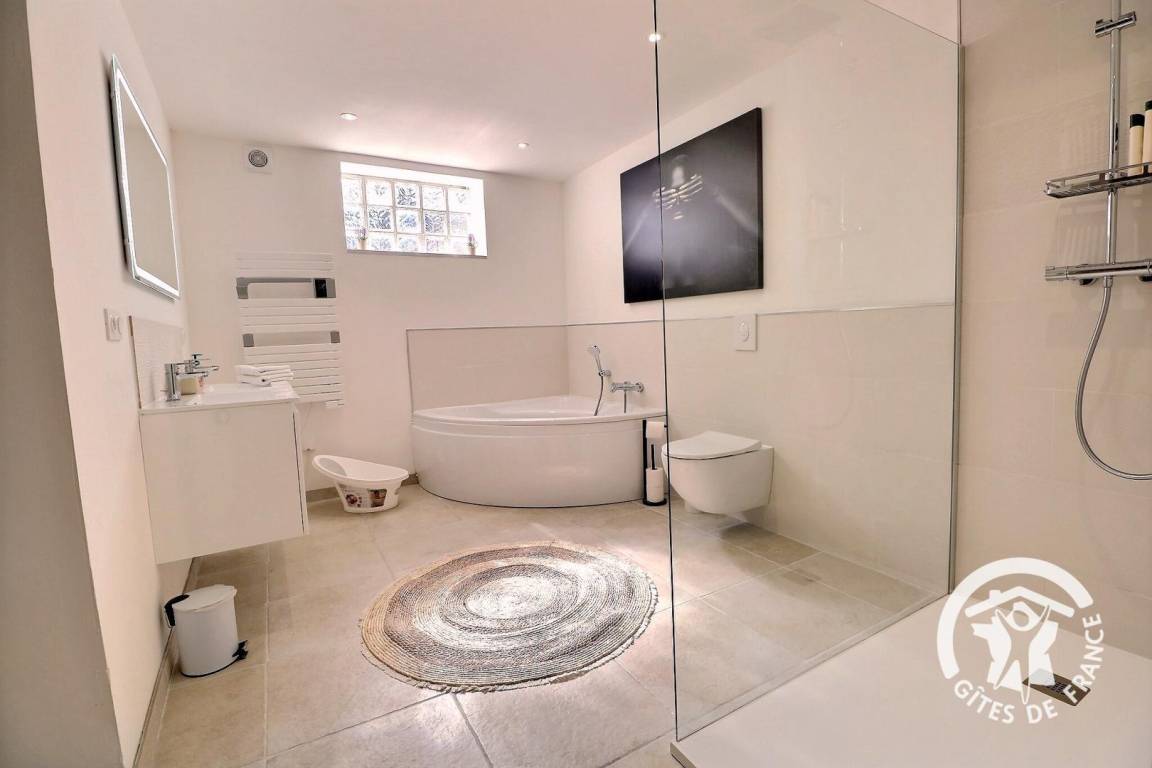 208 m² Gîte ∙ 3 Schlafzimmer ∙ 8 Gäste – Bild 10