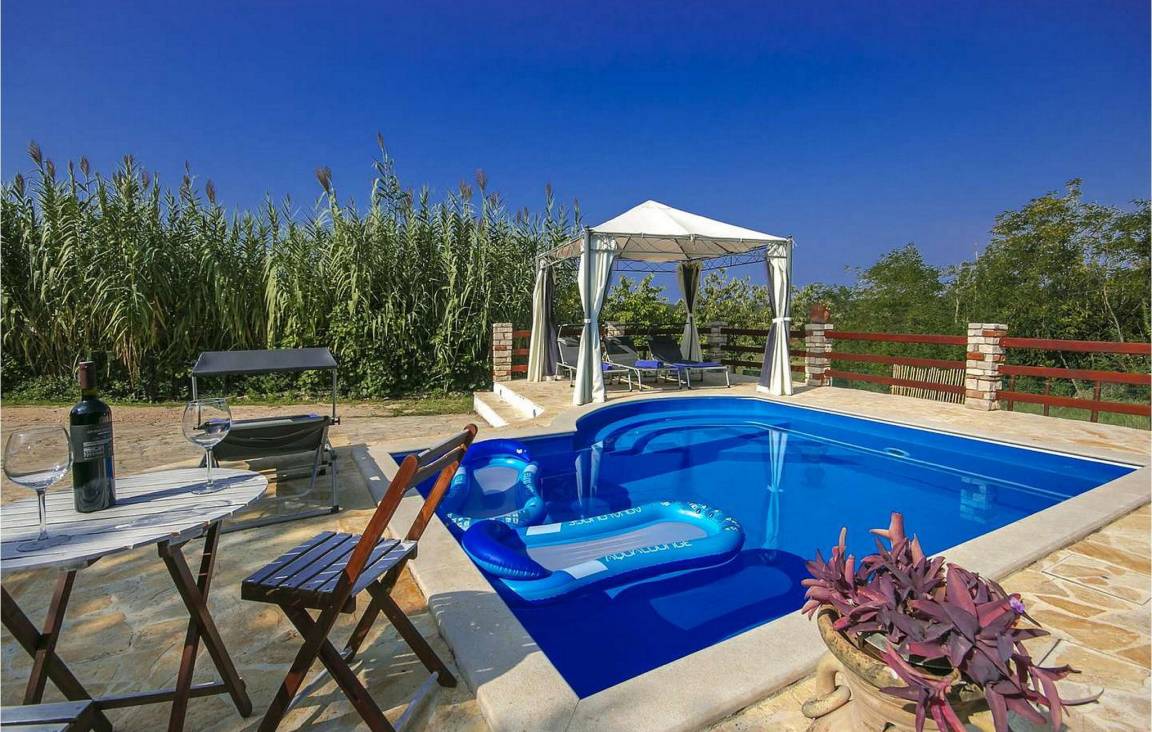 135 M² Maisonette ∙ 3 Bedrooms ∙ 6 Guests - Kanegra