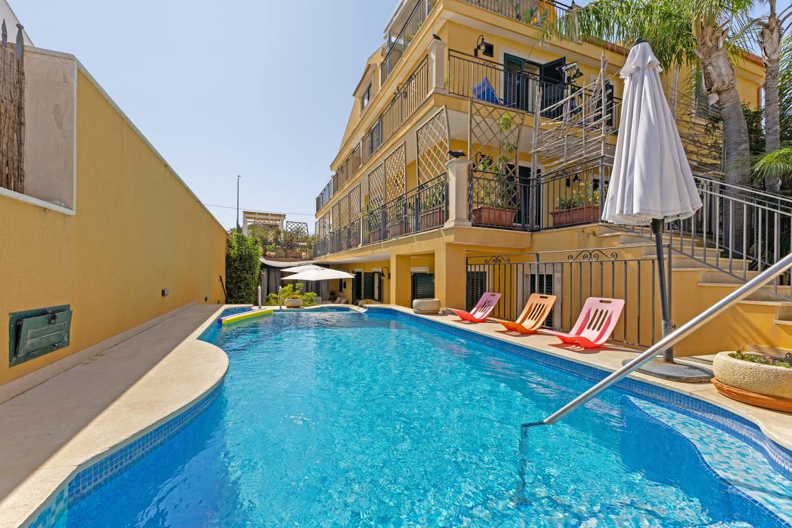 250 M² Apartment ∙ 5 Bedrooms ∙ 15 Guests - Marina di Ragusa