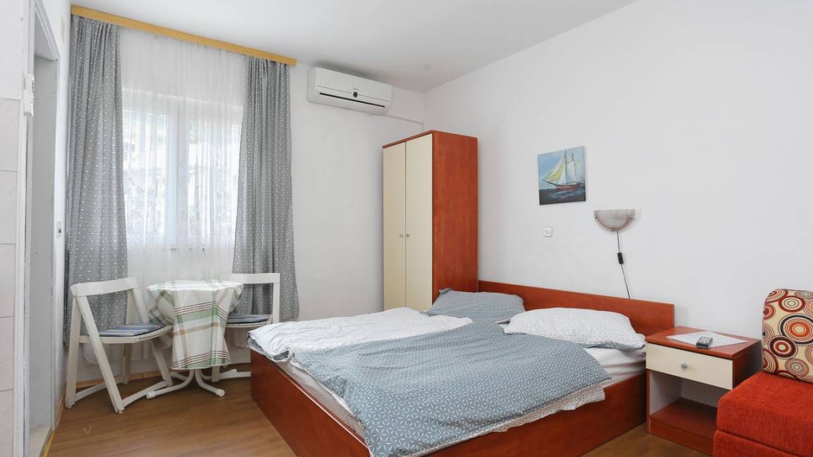 15 M² Hotel ∙ 1 Sypialnia ∙ 3 Gości - Podgora