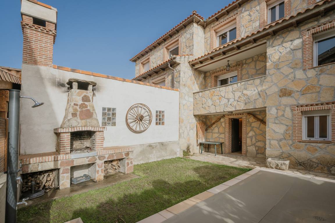 190 M² Casa ∙ 4 Habitaciones ∙ 8 Huéspedes - Navaluenga