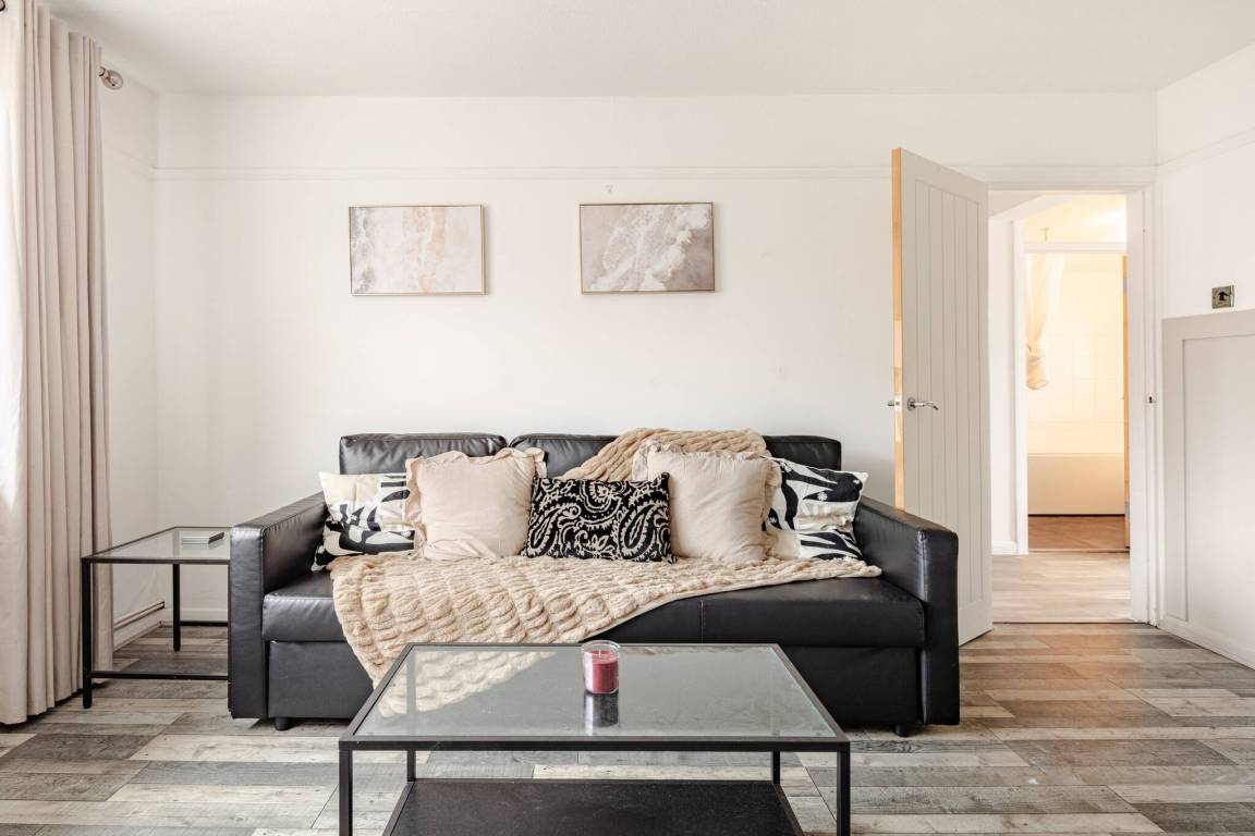140 M² Apartment ∙ 3 Bedrooms ∙ 6 Guests - Surbiton