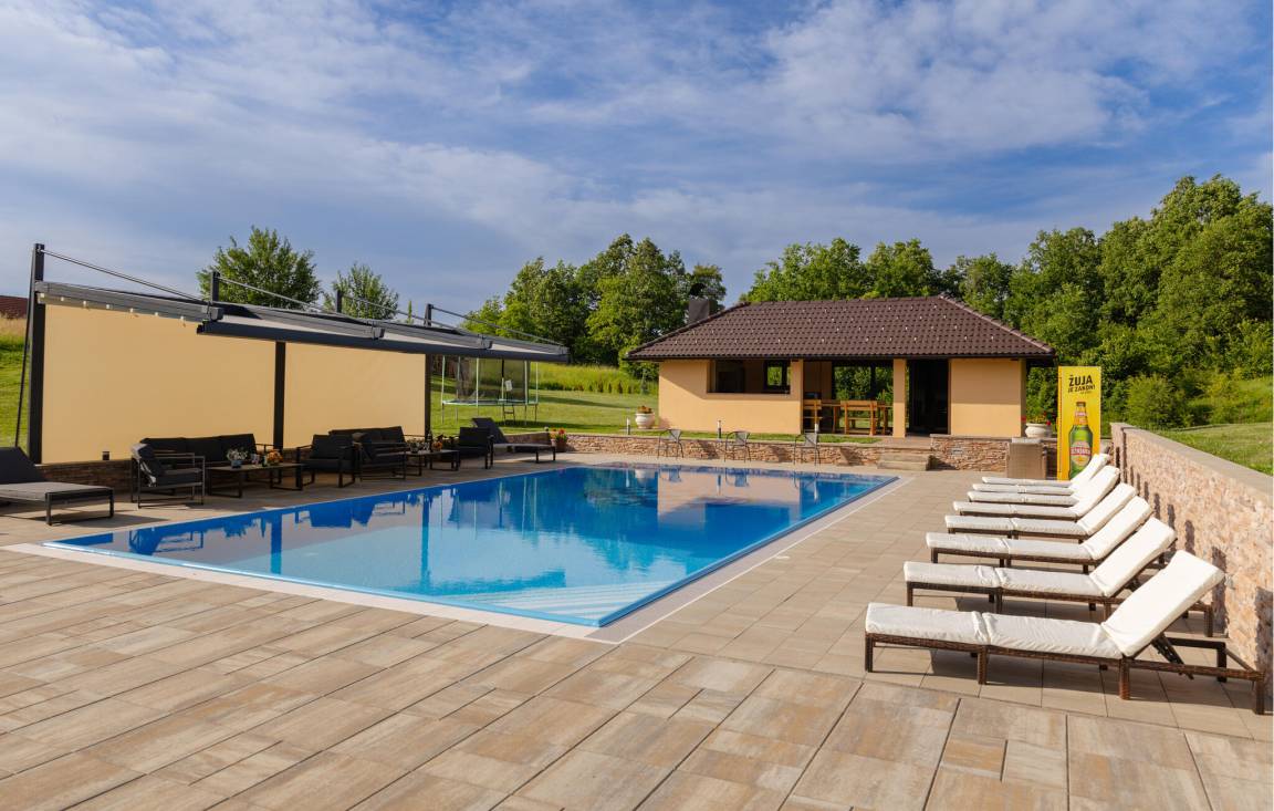 240 M² House ∙ 6 Bedrooms ∙ 16 Guests - Slunj