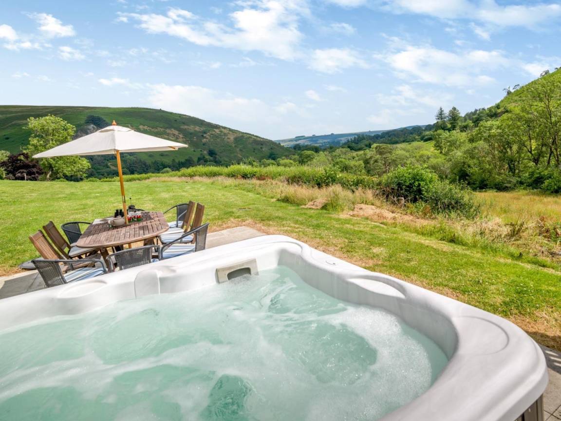 Cottage ∙ 5 Bedrooms ∙ 10 Guests - Carmarthenshire