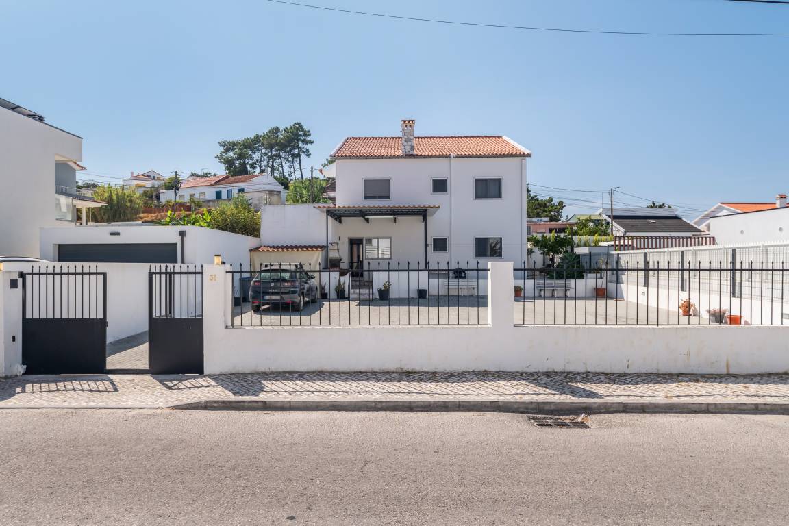 150 M² House ∙ 5 Bedrooms ∙ 10 Guests - Almada