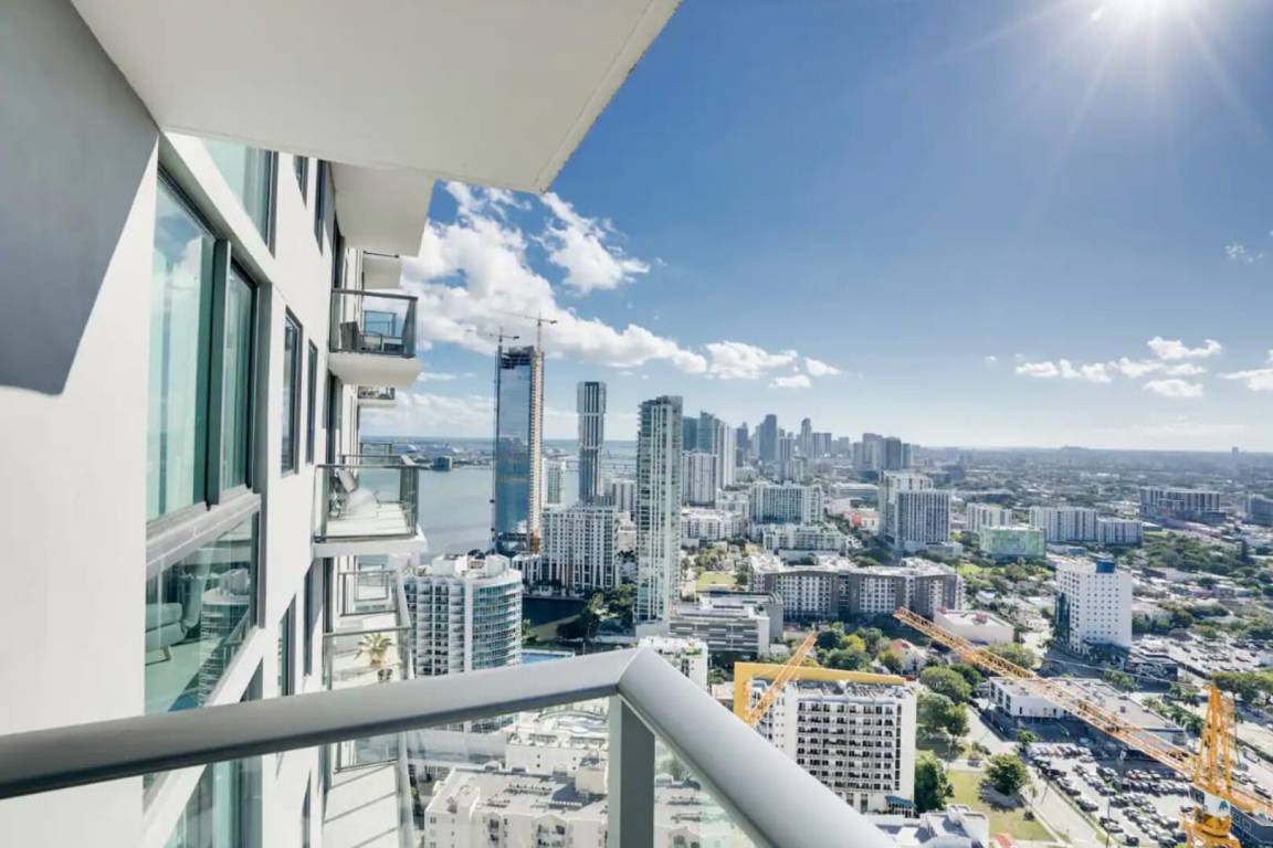 88 M² House ∙ 2 Bedrooms ∙ 4 Guests - Miami