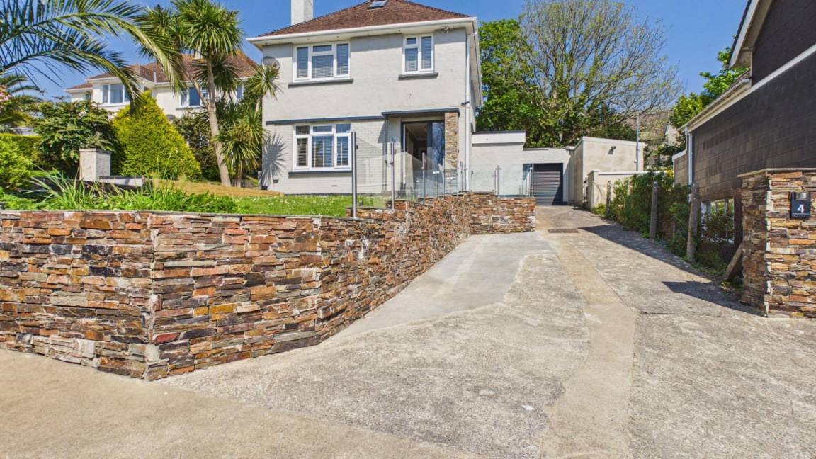 167 M² House ∙ 4 Bedrooms ∙ 8 Guests - Tenby