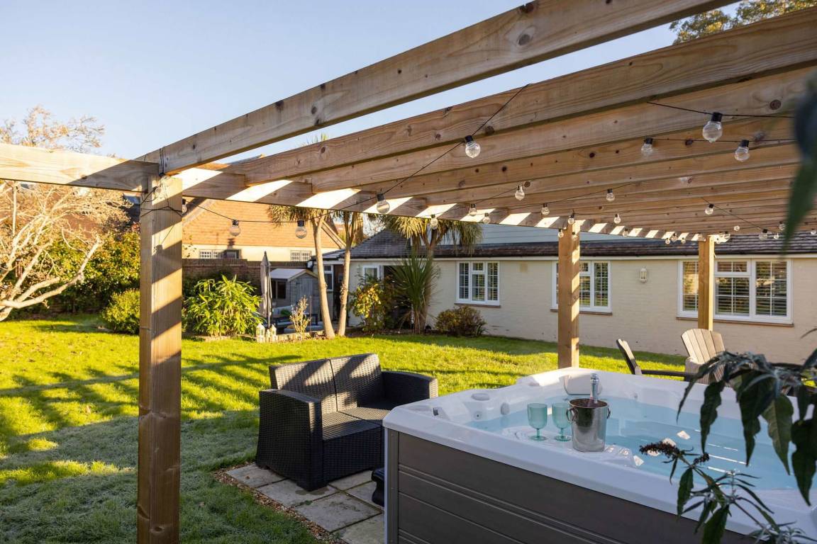 Apartment ∙ 4 Bedrooms ∙ 8 Guests - Bognor Regis