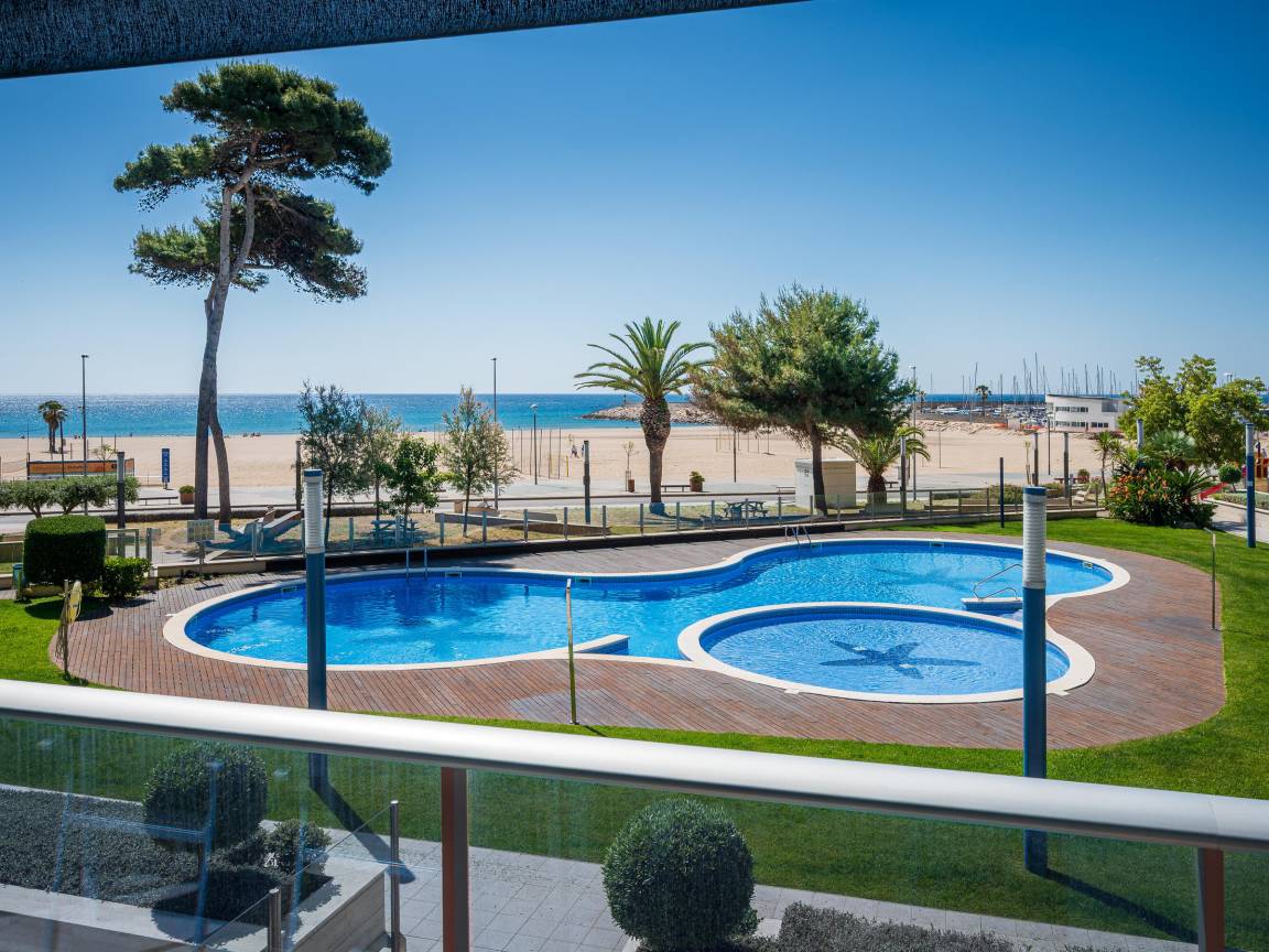 92 M² Apartment ∙ 3 Bedrooms ∙ 6 Guests - Torredembarra