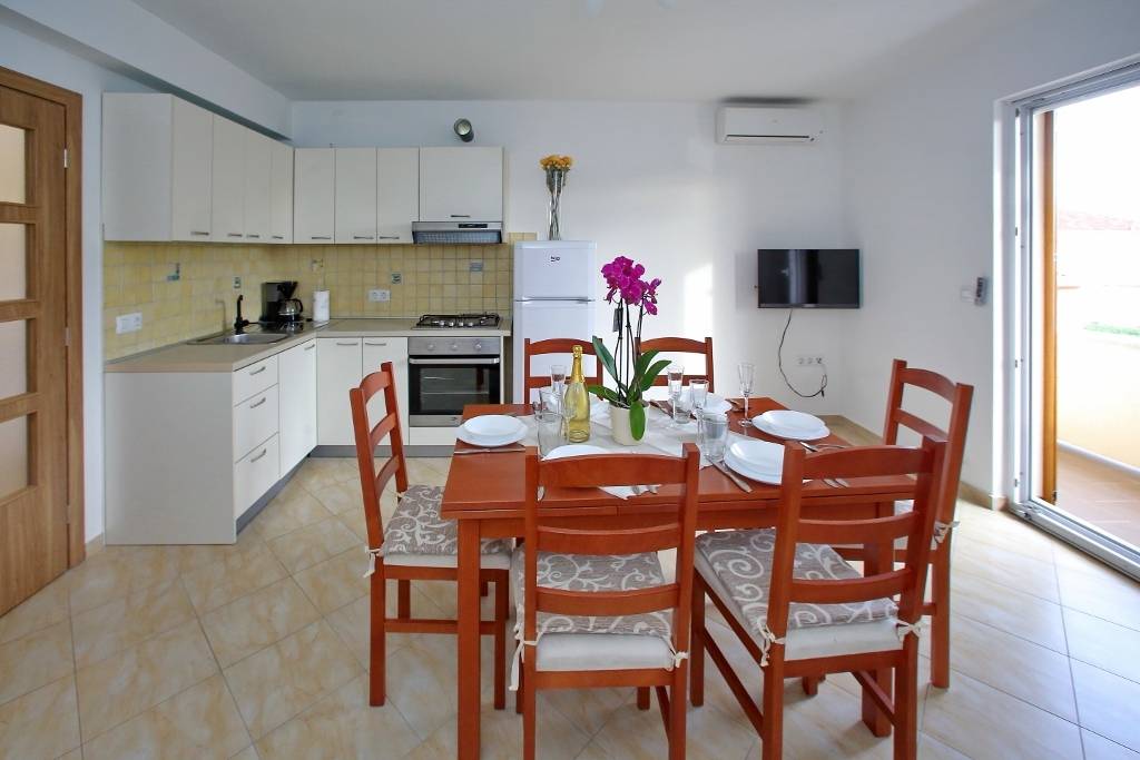 56 M² Apartment ∙ 3 Bedrooms ∙ 7 Guests - Sukošan