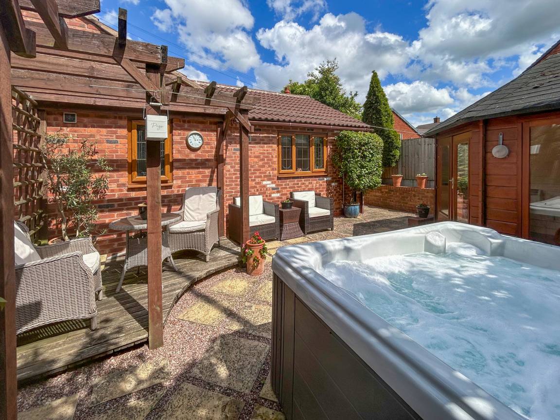 Cottage ∙ 2 Bedrooms ∙ 4 Guests - West Midlands